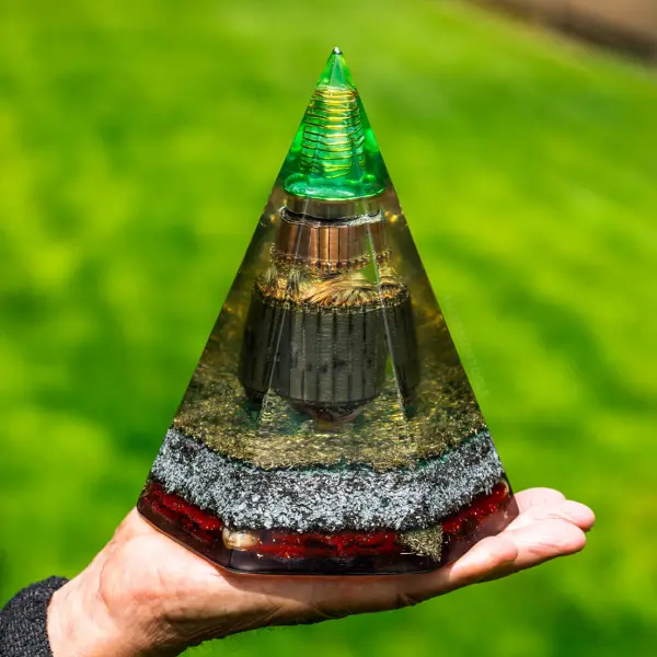 Rotor Apex – Handmade Orgonite Pyramid Orgone Generator