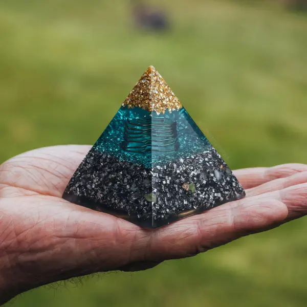 Harmonic Guardian – Handmade Orgonite Pyramid